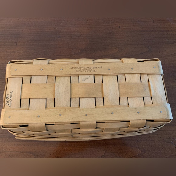 Longaberger oblong fabric lined 15 x8 basket - Picture 9 of 9